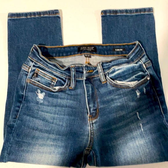 Judy Blue capris 5/27 - Picture 2 of 3